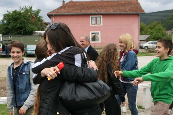 9650-lena-markov-se-oprasta-od-drugarice-sa-kosova